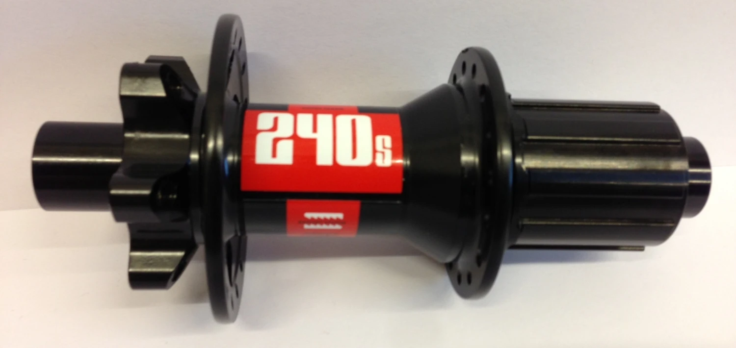 DT Swiss 240s 6 Loch/32 Loch Schwarz 12 X 142mm HR. Nabe 3 DT Swiss 240s 6 Loch/32 Loch Schwarz 12 X 142mm HR. Nabe