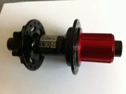 Stan`s NoTubes ZTR 3.30HD 12x142 6 Loch Nabe Hinten