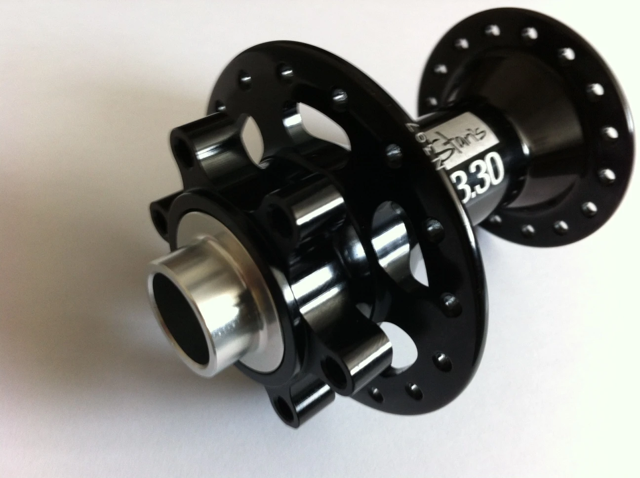 Stan`s NoTubes ZTR 3.30 15mm 6 Loch Nabe Vorne 3 Stan`s NoTubes ZTR 3.30 15mm 6 Loch Nabe Vorne